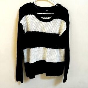 Black & White Large Sweater by Ana
